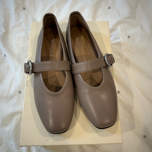Maguire Aveiro Flats - Picture 1 of 5